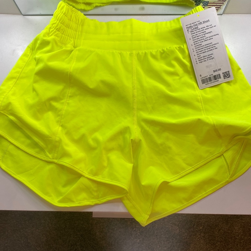 Lululemon hotty hot shorts 4” *lined
